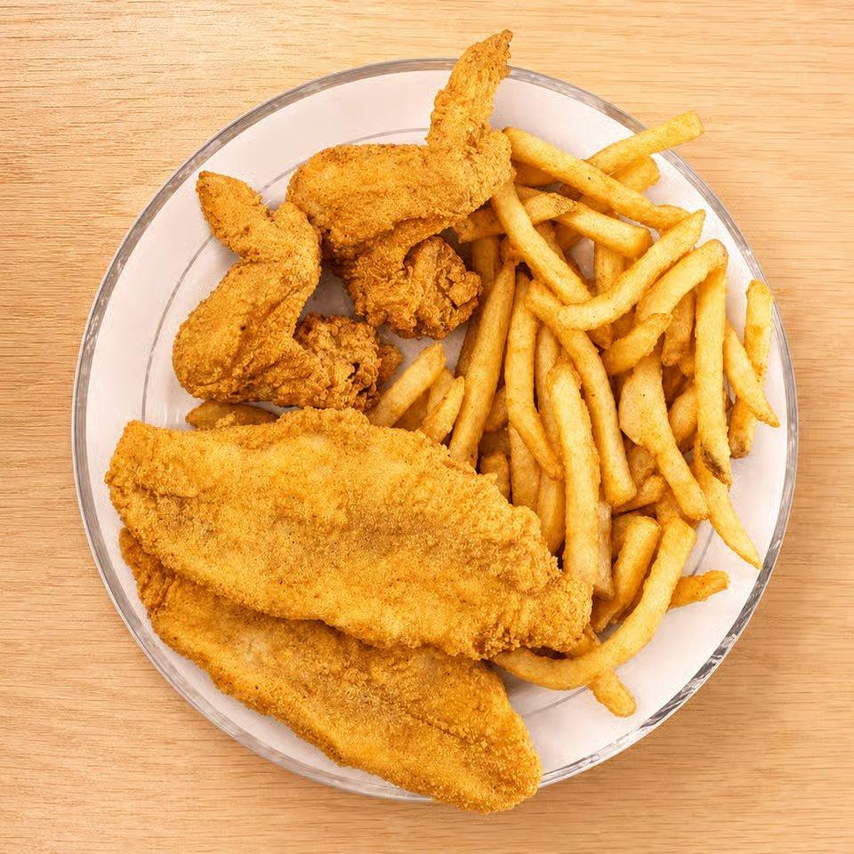 10 Wings \  4 Catfish ( Specials )
